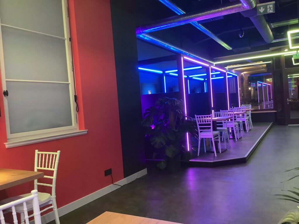 Restaurant im R42 - U-Stammtisch Leipziger Westen. Ökosystem Games u Medien